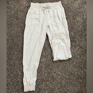 100% linen pants. Size medium.
